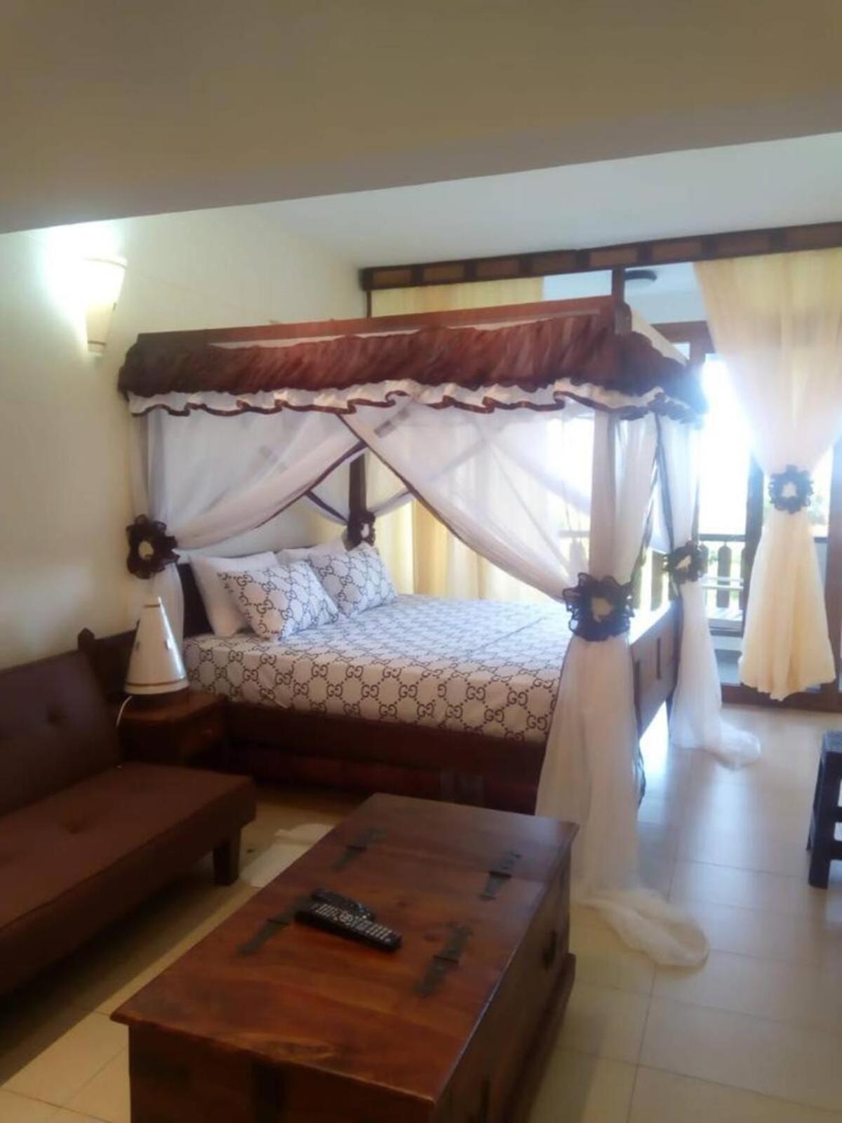 Golden Sands Resort Диани Бийч Екстериор снимка